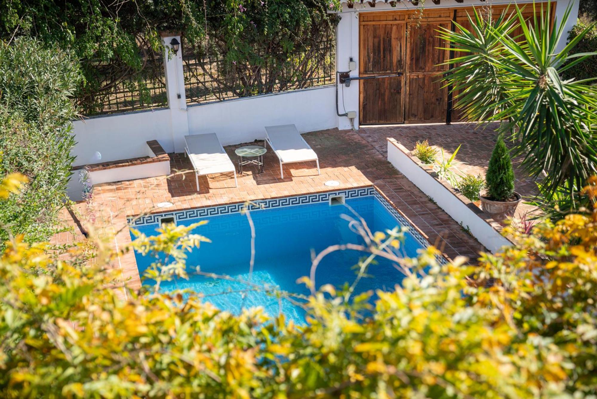 Buenos Dias Con Piscina, Barbaco Y Chimenea